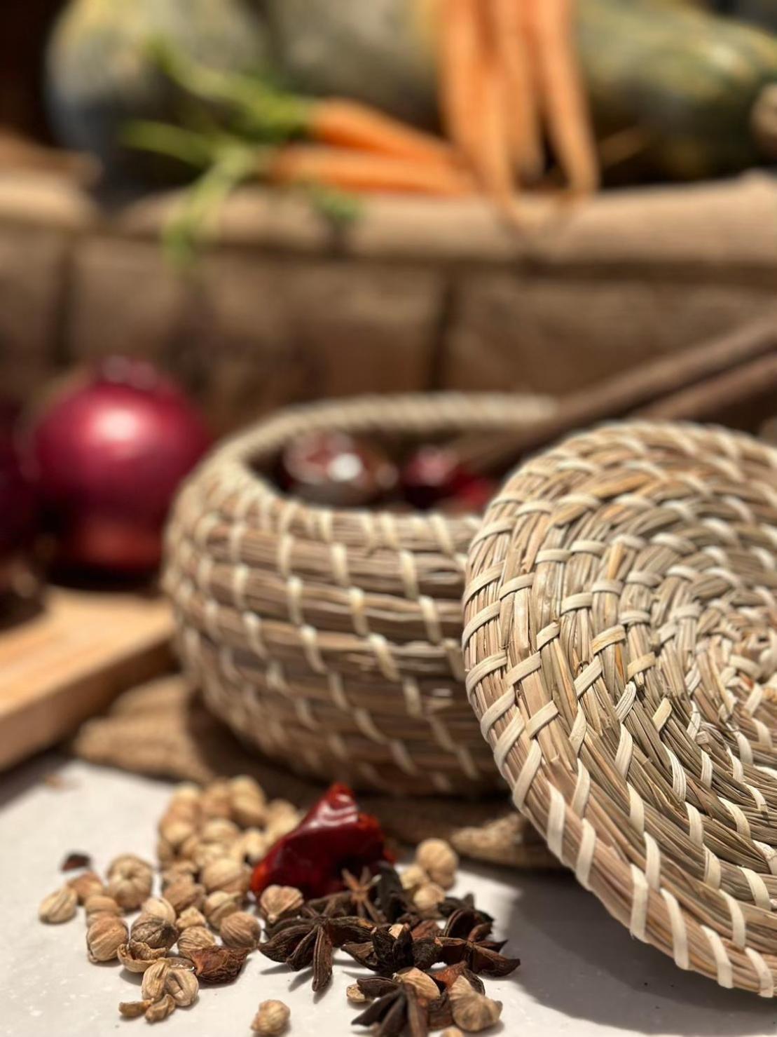 ホテル ロイヤル チーペン Wenquan エクステリア 写真 A basket made from the bark of the sweet chestnut tree