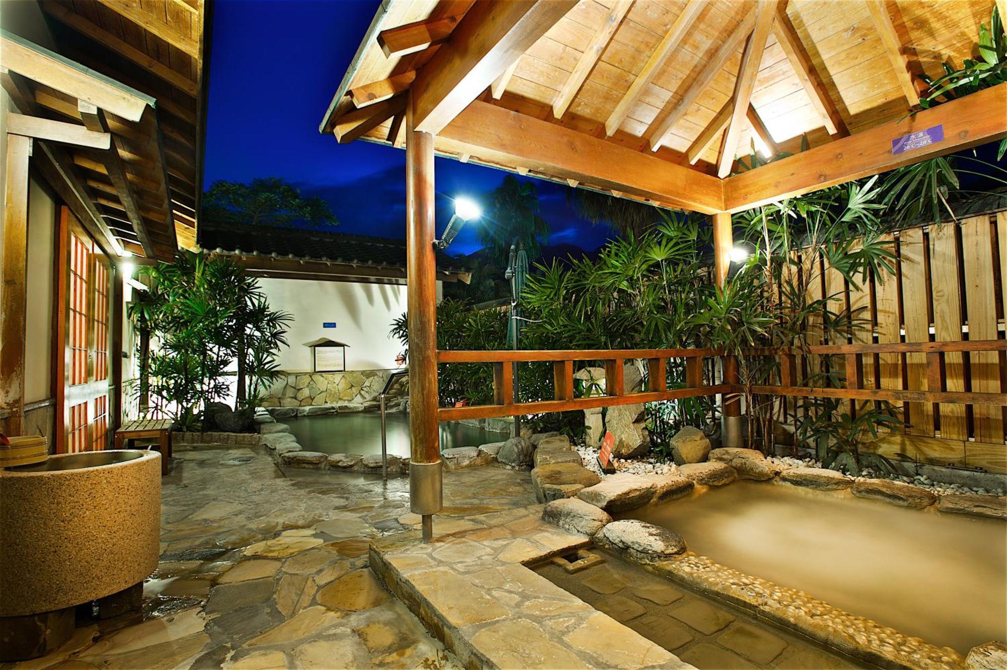 ホテル ロイヤル チーペン Wenquan エクステリア 写真 A modern onsen in Japan
