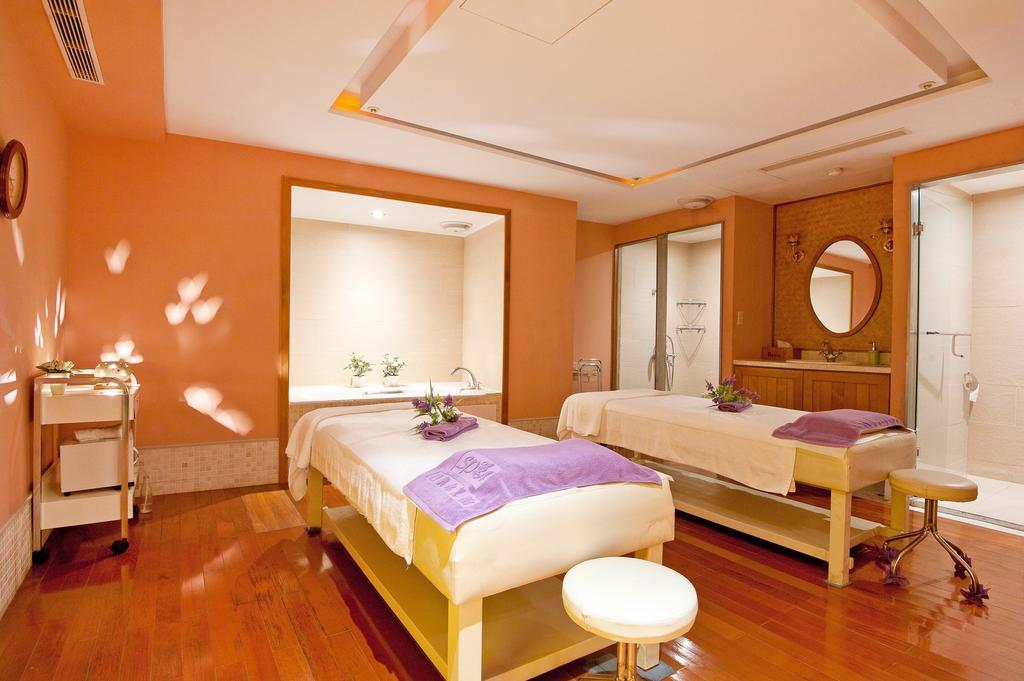 ホテル ロイヤル チーペン Wenquan エクステリア 写真 A treatment room at the spa