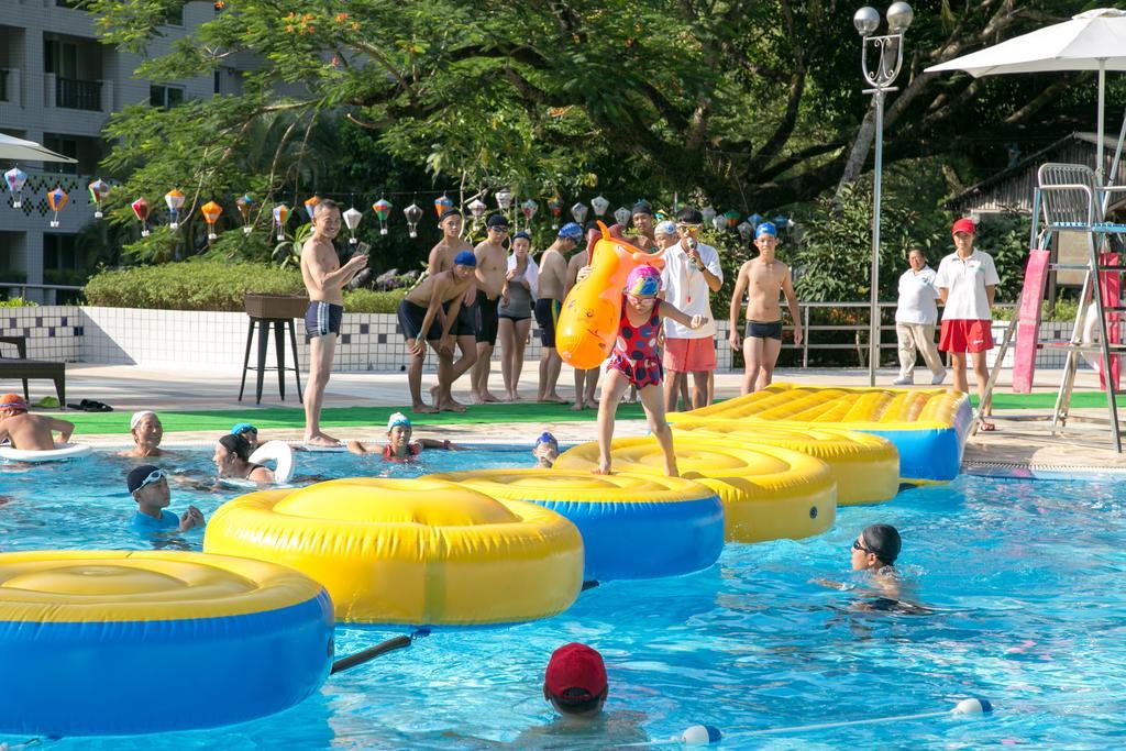 ホテル ロイヤル チーペン Wenquan エクステリア 写真 Wibit at the pool