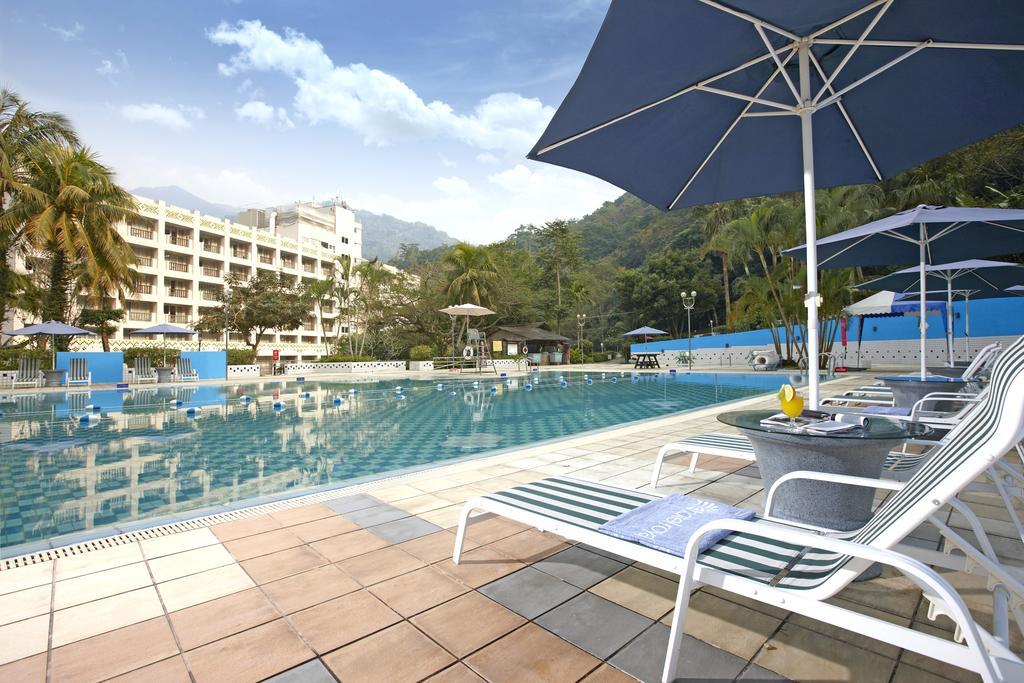 ホテル ロイヤル チーペン Wenquan エクステリア 写真 The swimming pool at the hotel