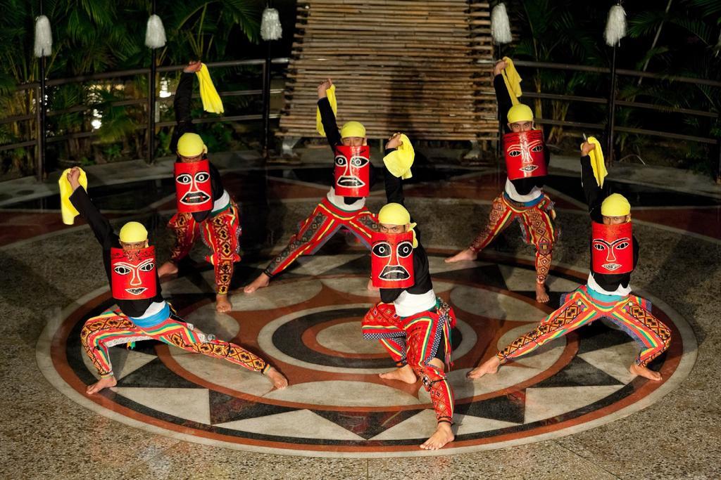 ホテル ロイヤル チーペン Wenquan エクステリア 写真 The traditional dance of the Tausug people